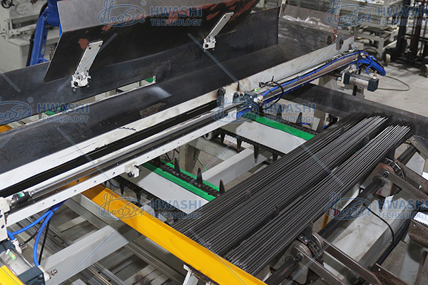 M&aacute;quina avanzada de soldadura autom&aacute;tica de estantes de alambre para l&iacute;nea de producci&oacute;n de estantes de cubierta de malla de alambre 3