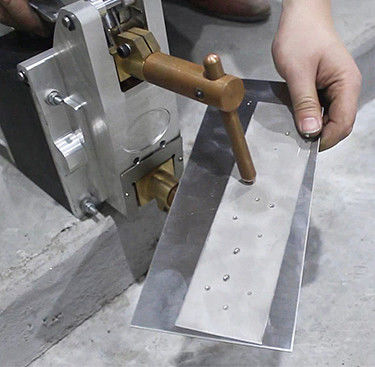Máquina de soldadura por puntos portátil de tipo C/X para chapa metálica