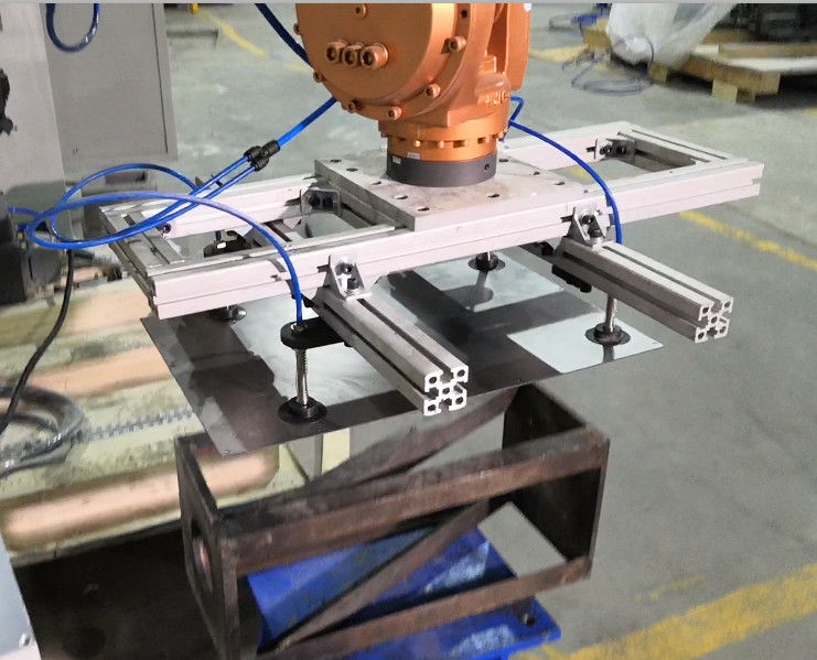 Robot de manipulación industrial y paletización con agarre de copa de succión para panel plano ligero