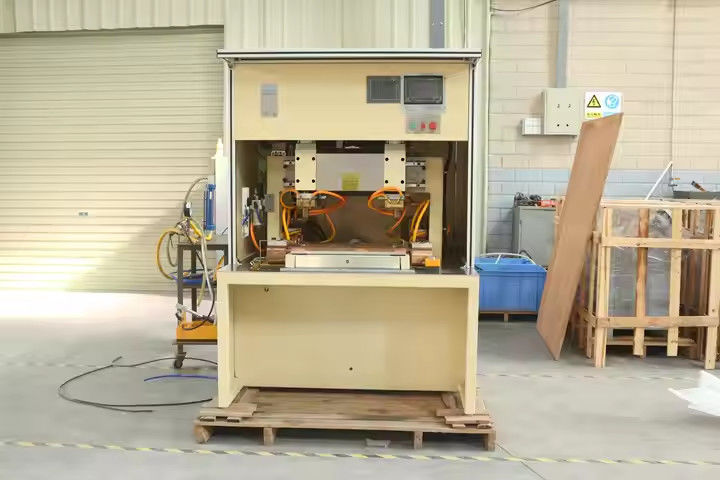 Hwashi CNC de frecuencia media suave y pequeña soldadora de hojas de acero para puertas de metal con eje XY