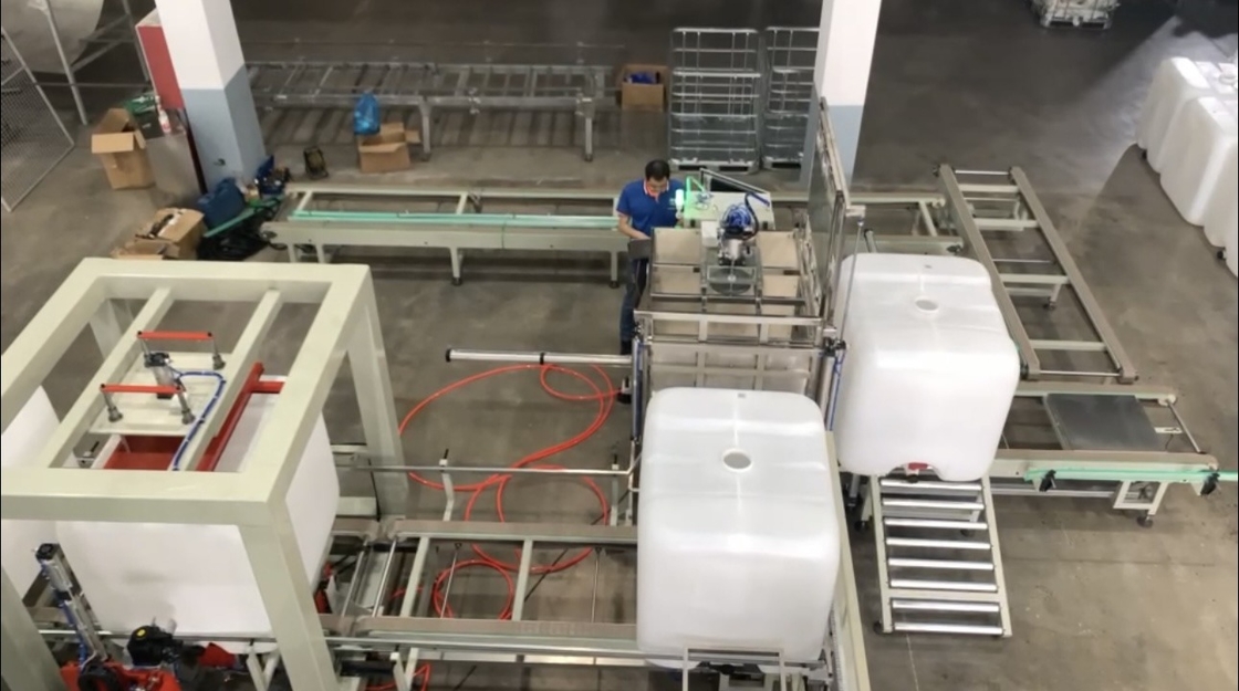 Línea de producción automática del marco de la jaula de la red IBC, línea de máquina de prueba de fugas del tanque IBC totalmente automática