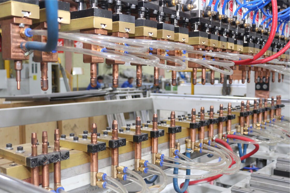 Hwashi Control PLC 380V Panel de puerta de 2 fases Máquina de soldadura multi cabeza con espesor de soldadura de 3 + 3 mm